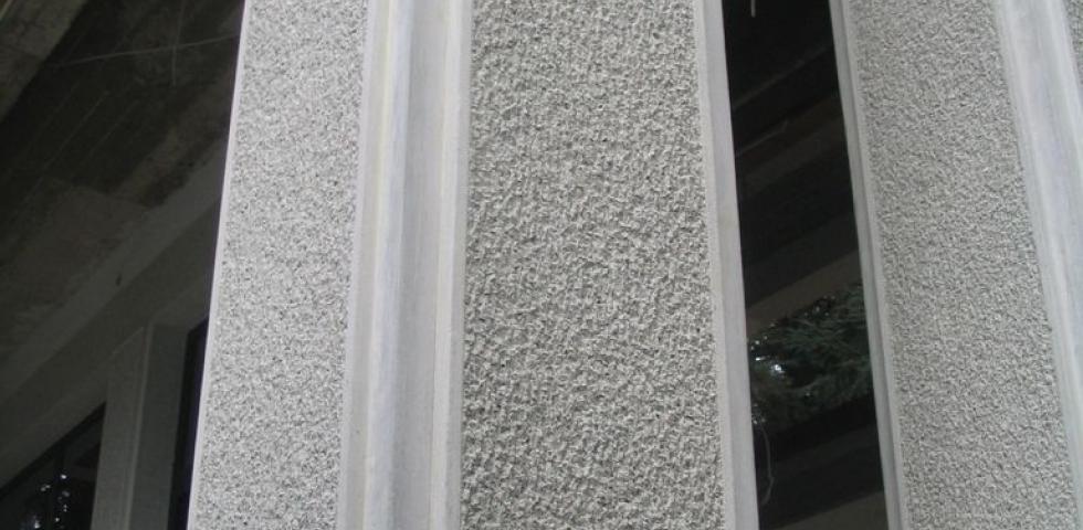 Detalj stuba uaza koji je radjen u dva sloja, sa kombinacijom završne obrade pikovanjem I štokovanjem